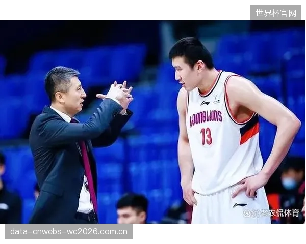 厦门大学中锋李炎哲成内线热门,其护框能力吸引多支球队关注。 厦门大学中锋李炎哲成内线热门,其护框能力吸引多支球队关注。